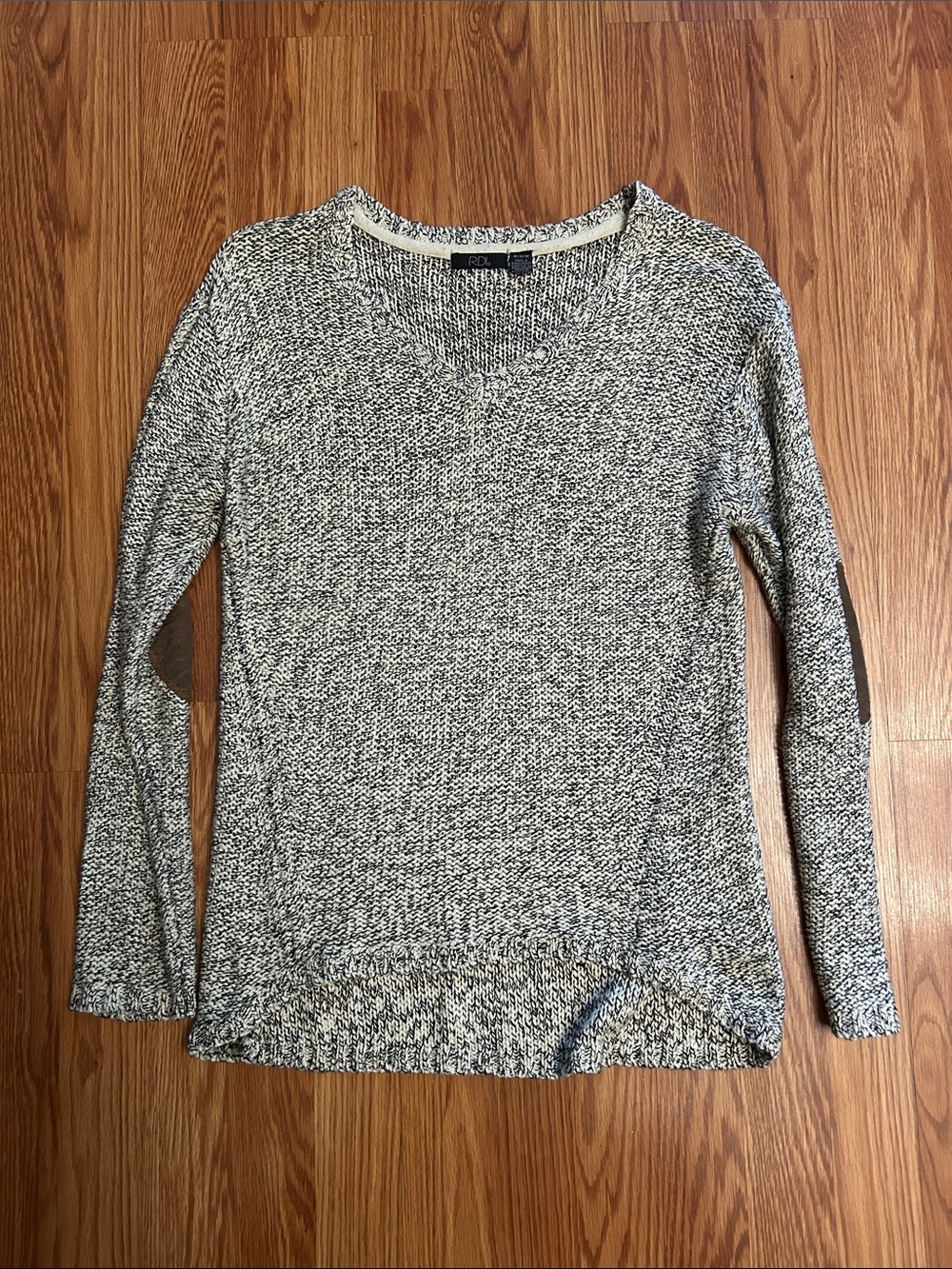 RDI Black and White Marled V-Neck Sweater